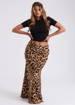 Skirts><noscript><img width=