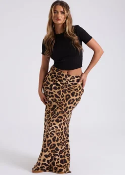 Skirts><noscript><img width=