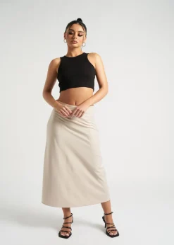 Skirts><noscript><img width=