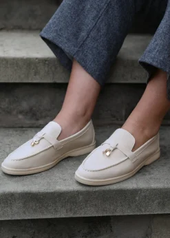 Footwear><noscript><img width=