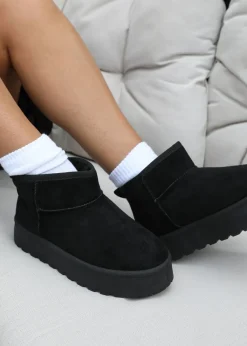 Footwear><noscript><img width=
