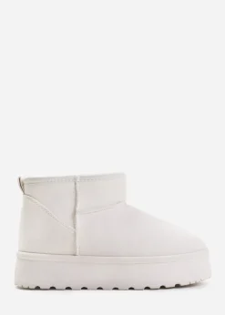 Footwear><noscript><img width=