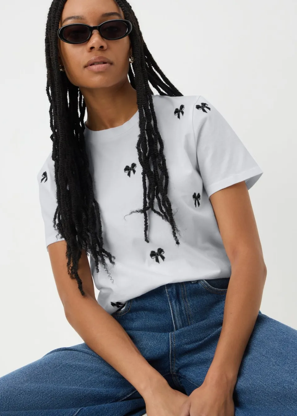 T-Shirts>Papaya White Bow Embroidered T-Shirt