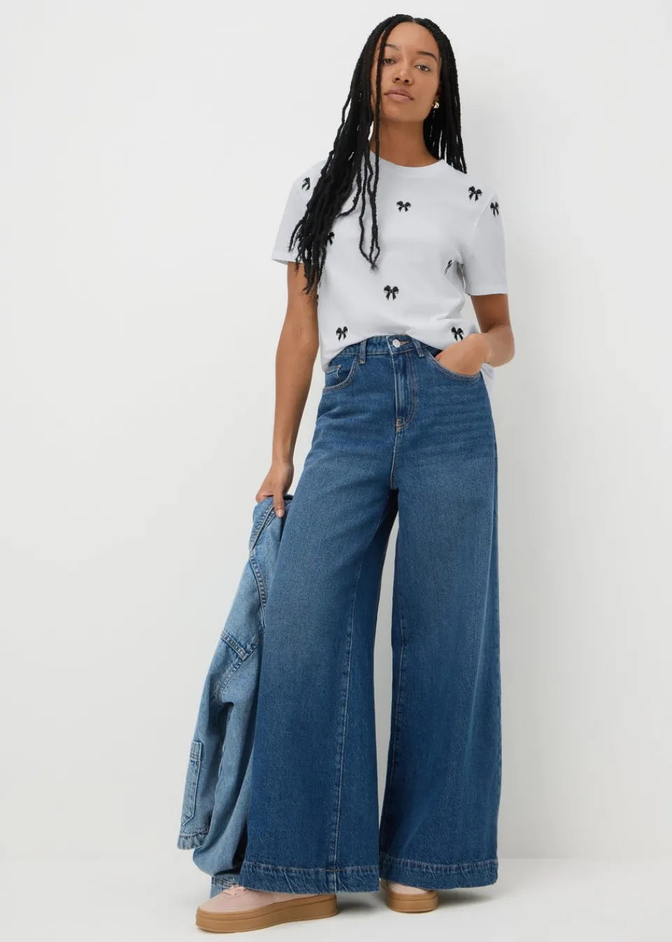 T-Shirts>Papaya White Bow Embroidered T-Shirt