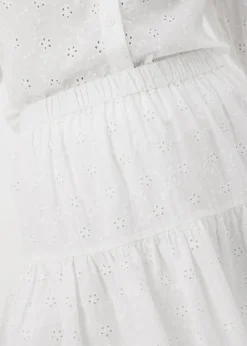 Skirts><noscript><img width=