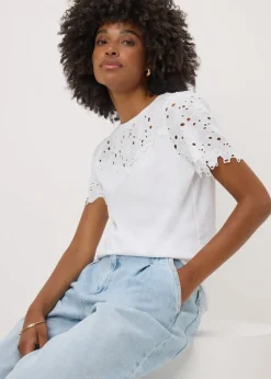 T-Shirts>Papaya Floral Lace T-Shirt White