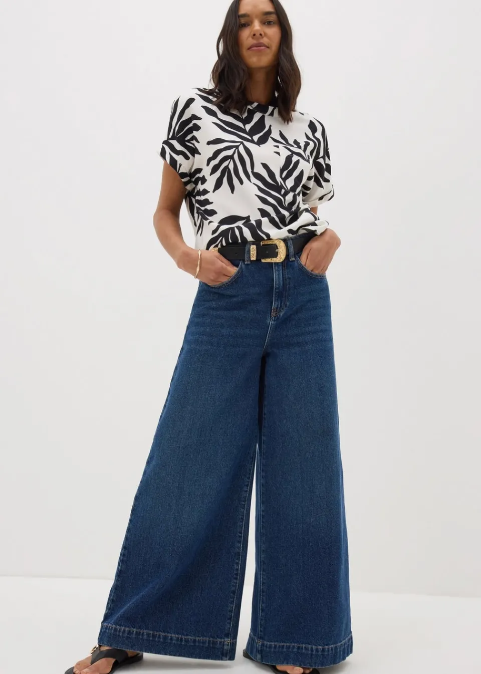 Tops>Papaya White Monochrome Leaf Pocket Box Top