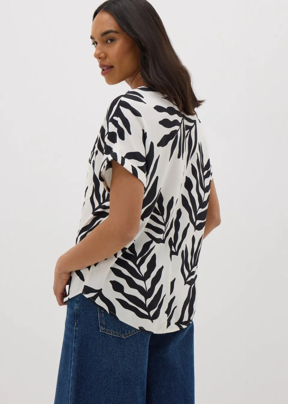 Tops>Papaya White Monochrome Leaf Pocket Box Top
