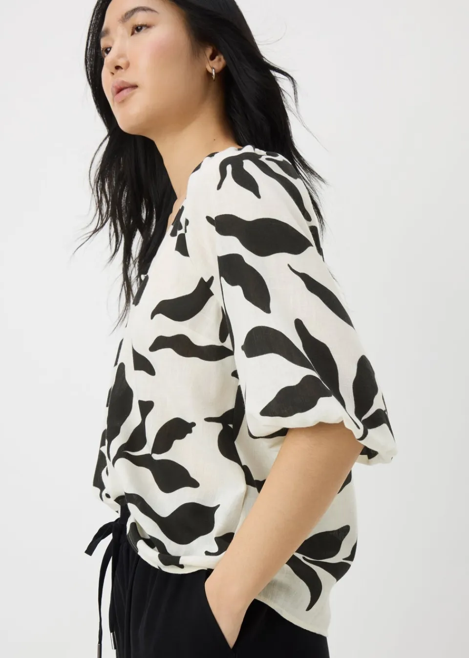 Blouses & Shirts>Papaya White Monochrome Leaf Tea Blouse