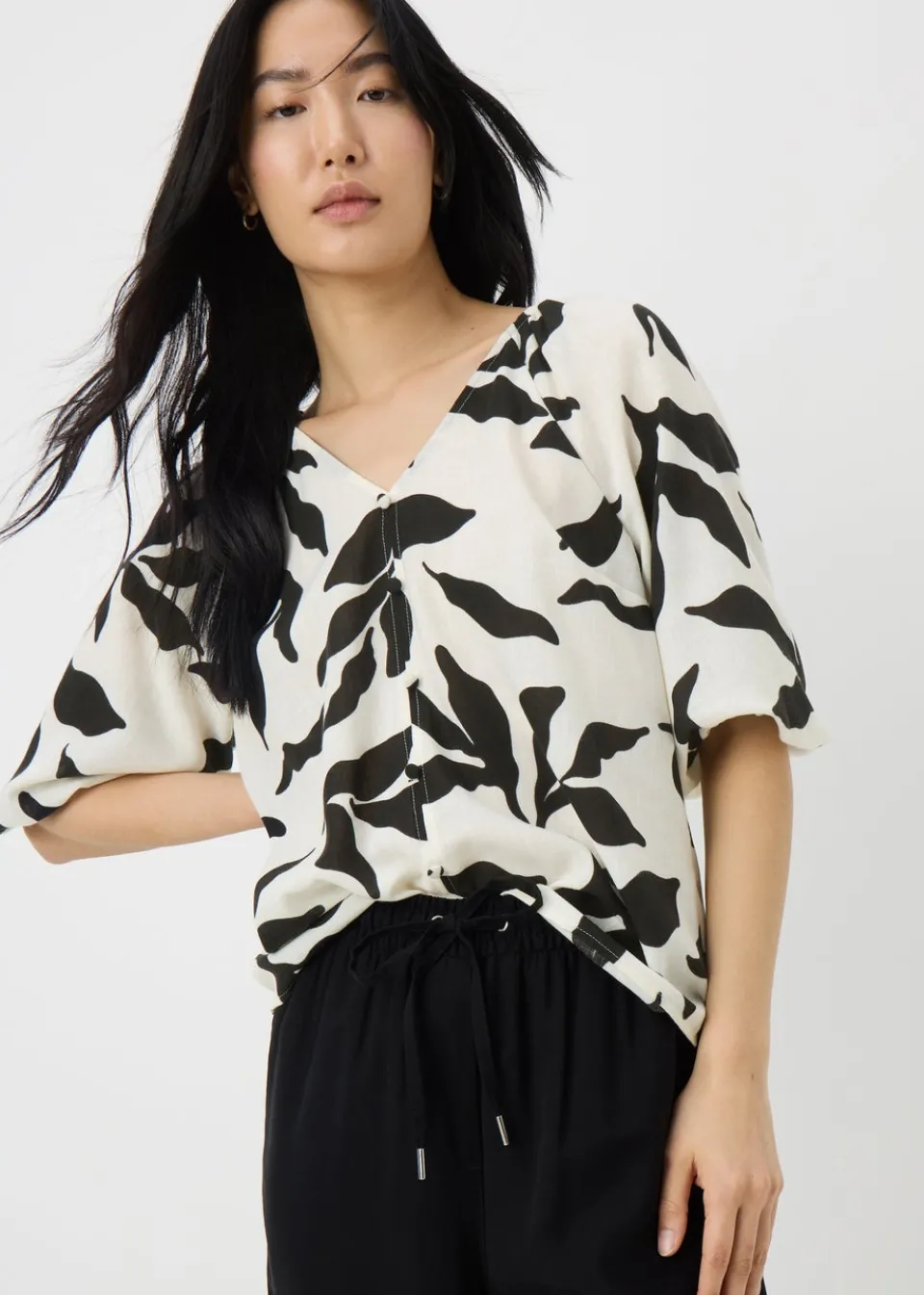 Blouses & Shirts>Papaya White Monochrome Leaf Tea Blouse