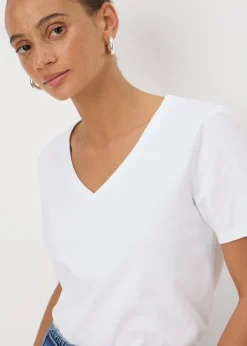 T-Shirts><noscript><img width=