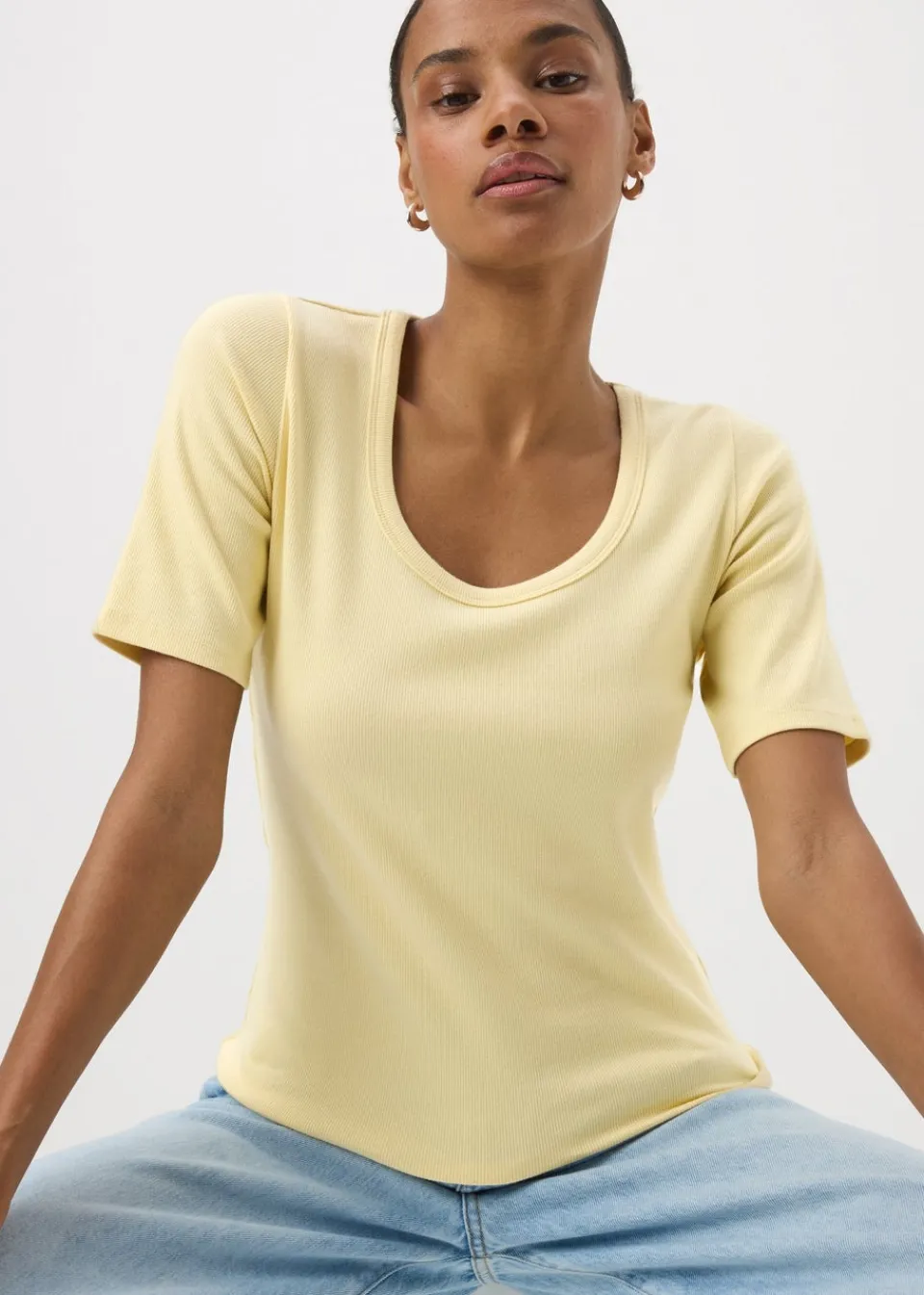 T-Shirts>Papaya Scoop Neck Ribbed Fitted T-Shirt Yellow