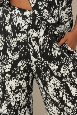 Trousers><noscript><img width=