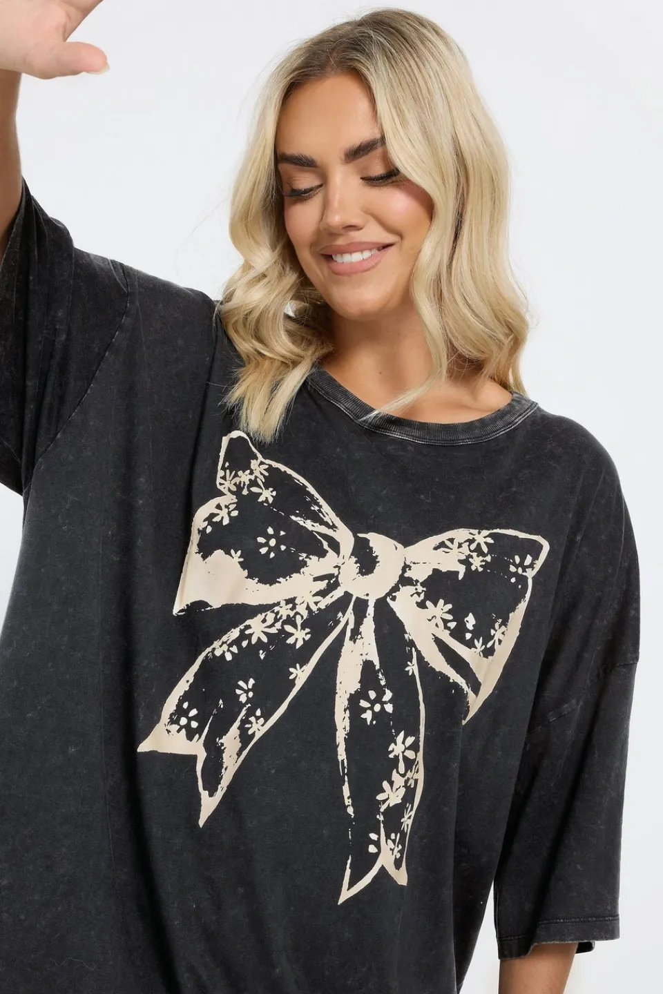 T-Shirts>YOURS Curve Black Acid Wash Boxy Bow Graphic Print T Shirt