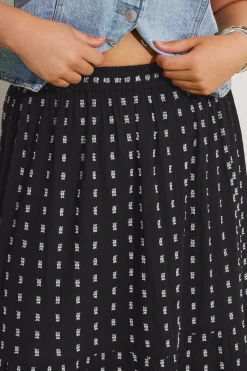 Skirts><noscript><img width=
