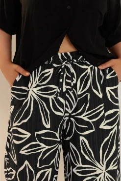 Trousers><noscript><img width=