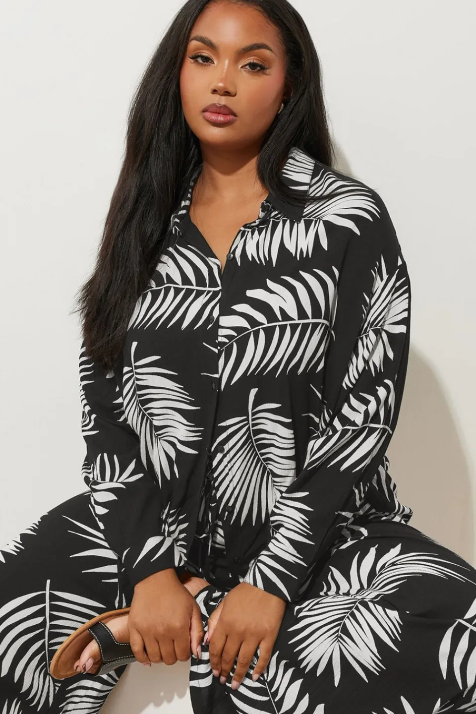 Tops>YOURS Curve Black & White Palm Print Crinkle Shirt