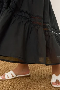 Skirts><noscript><img width=