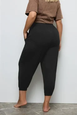 Trousers><noscript><img width=