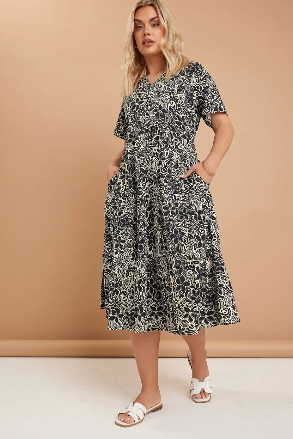 Dresses>YOURS Curve Black Floral Print Tiered Cotton Midaxi Dress BlackFloral