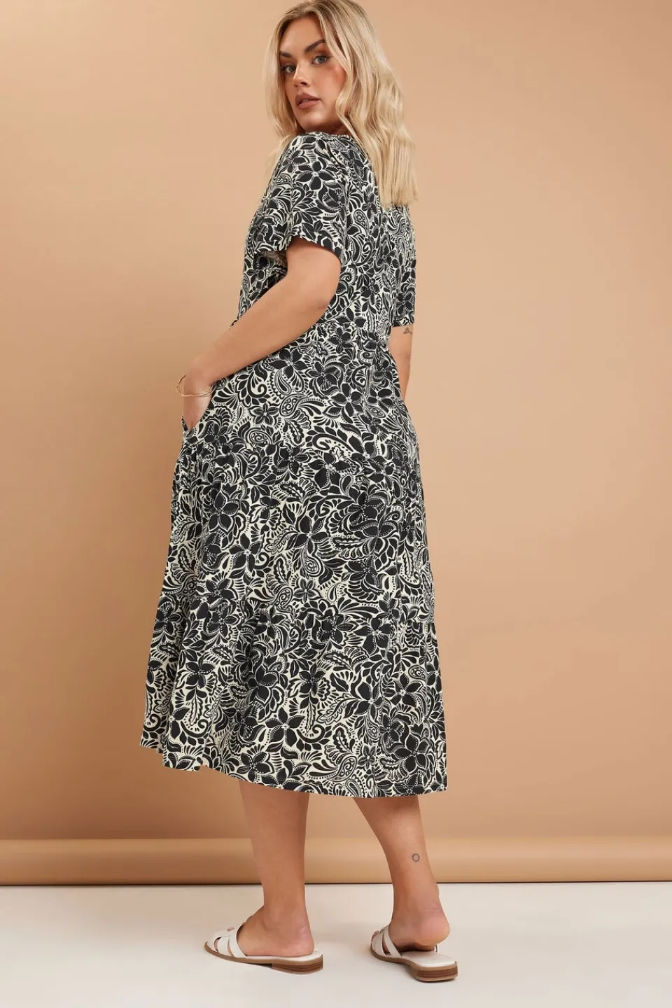 Dresses>YOURS Curve Black Floral Print Tiered Cotton Midaxi Dress BlackFloral