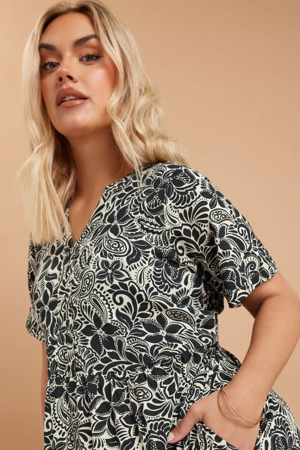 Dresses>YOURS Curve Black Floral Print Tiered Cotton Midaxi Dress BlackFloral