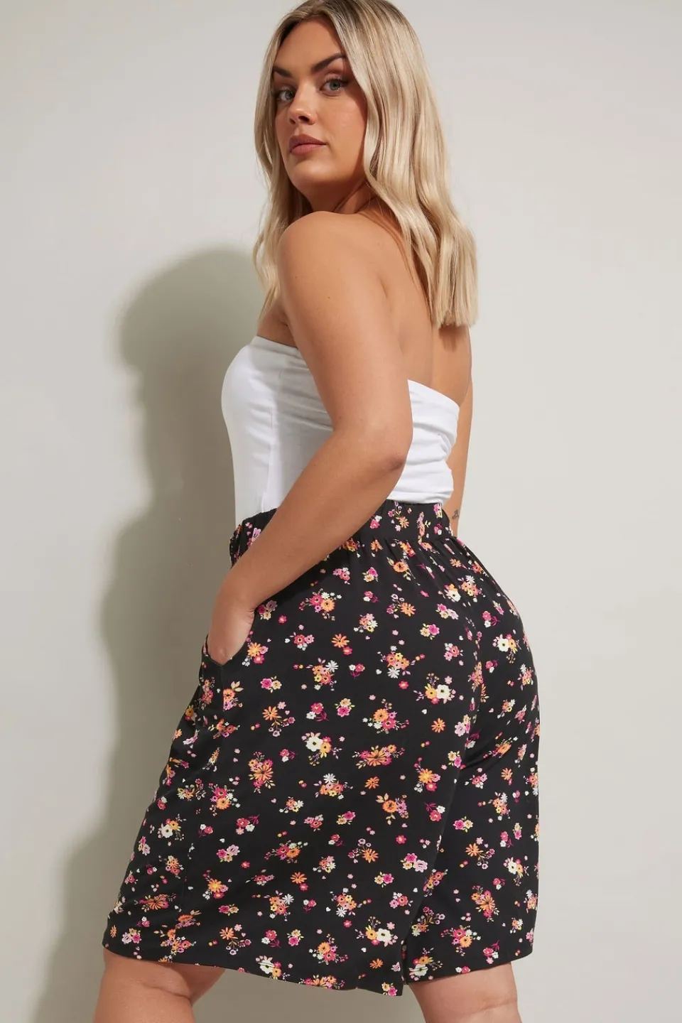 Shorts>YOURS Curve Black Floral Print Jersey Shorts
