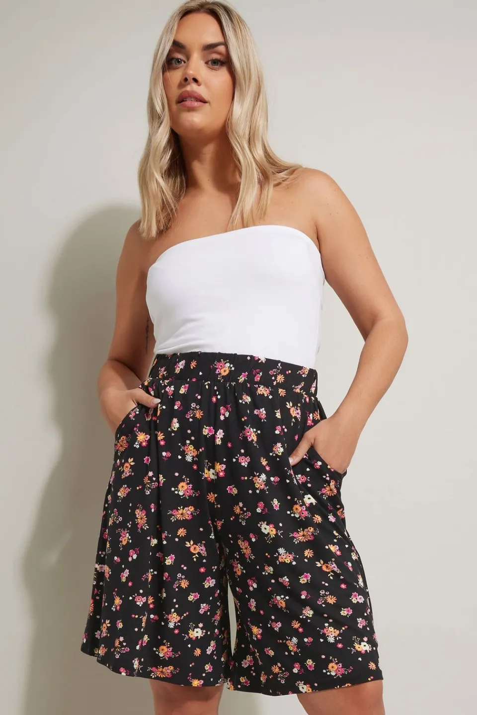 Shorts>YOURS Curve Black Floral Print Jersey Shorts