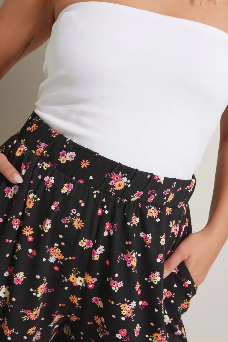 Shorts>YOURS Curve Black Floral Print Jersey Shorts