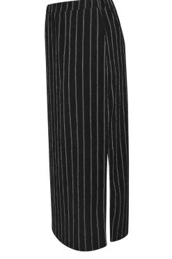Skirts><noscript><img width=