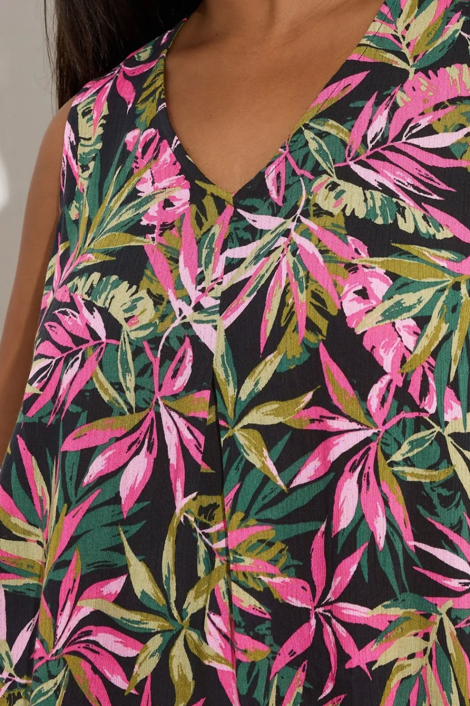 Tops>YOURS Curve Black Tropical Leaf Pleat Front Vest Top