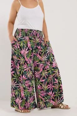 Trousers><noscript><img width=