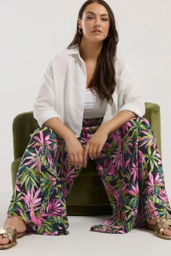 Trousers><noscript><img width=