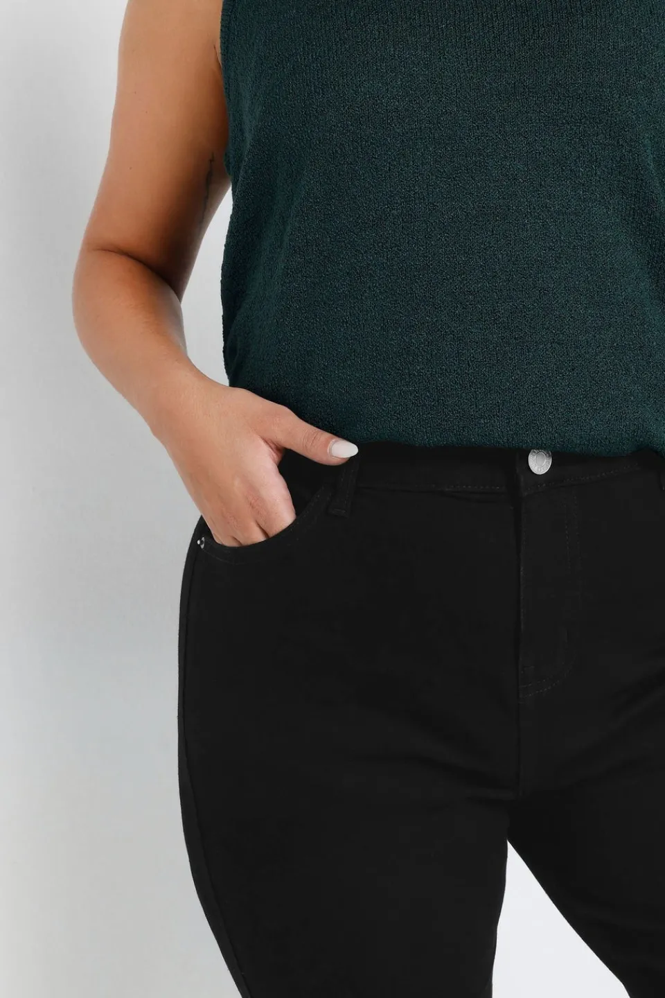 Jeans & Jeggings>YOURS Curve Black Wide Leg Cropped Denim Jeans