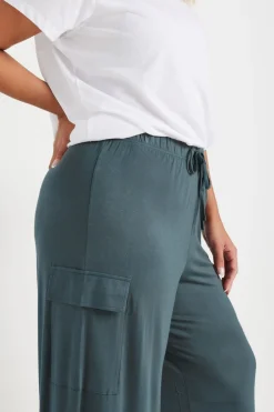 Trousers><noscript><img width=