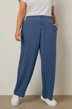 Trousers><noscript><img width=