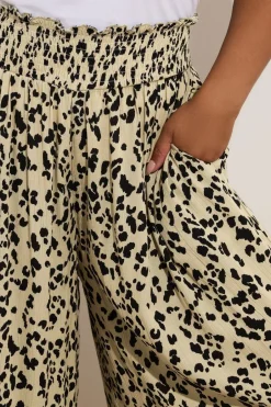 Trousers><noscript><img width=
