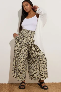 Trousers><noscript><img width=