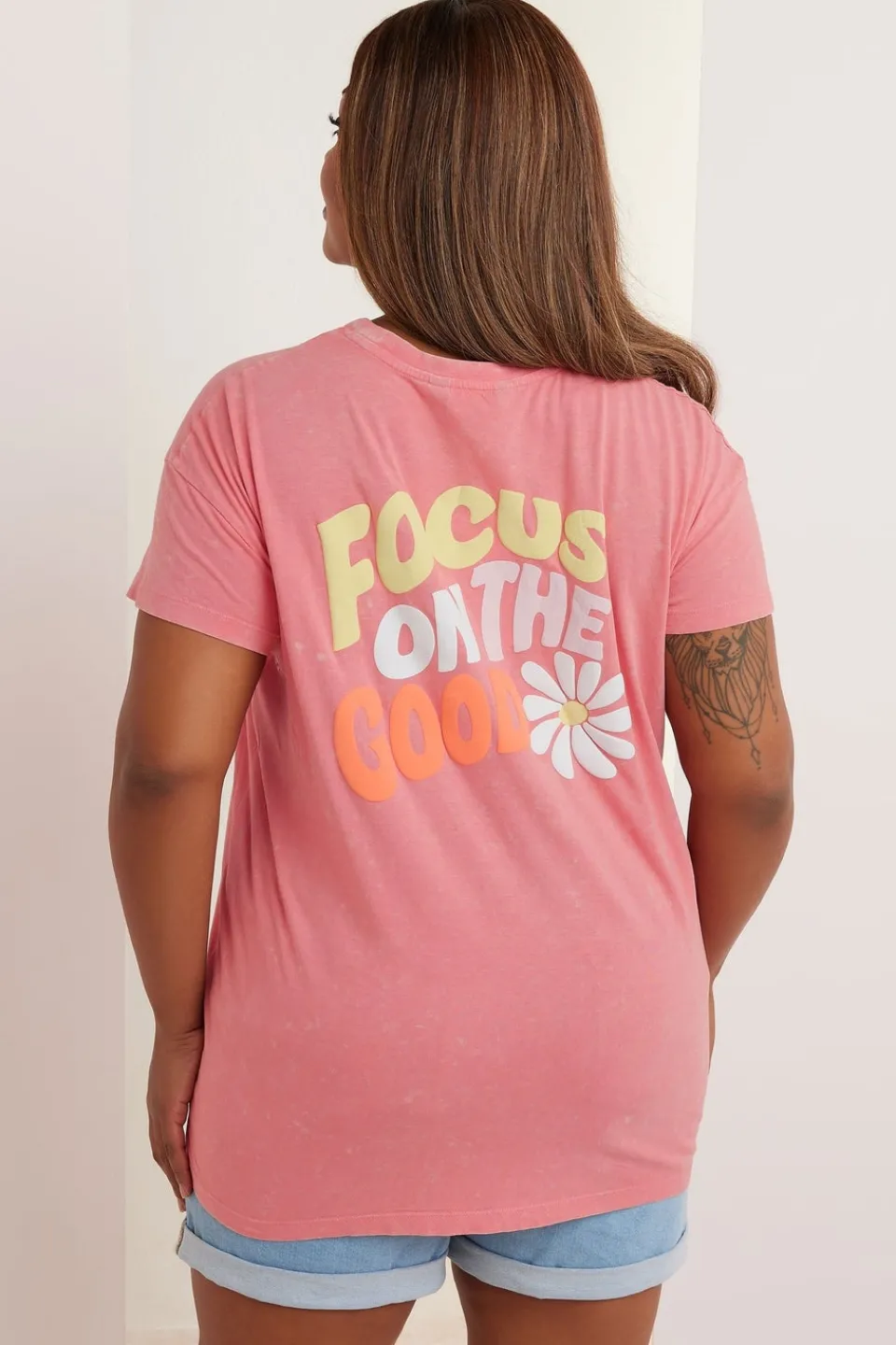 T-Shirts>YOURS Curve Pink Acid Wash 'Focus On The Good' Daisy Back Print T-Shirt