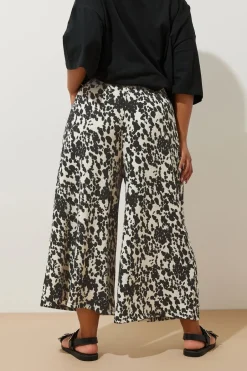 Trousers><noscript><img width=