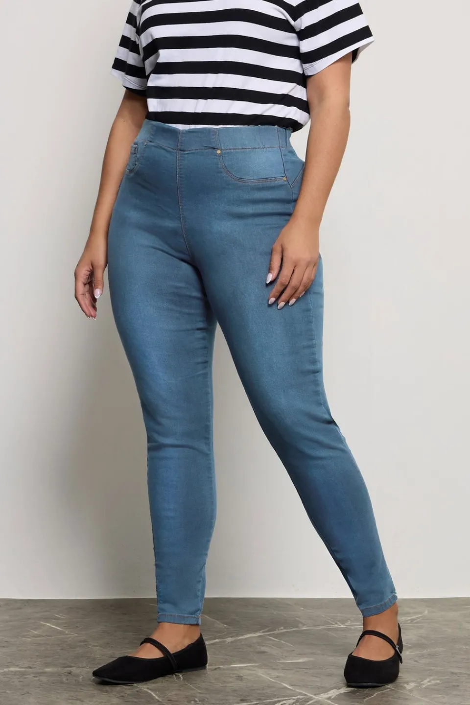 Jeans & Jeggings>YOURS For Good Curve Mid Blue Pull On Bum Shaper Lola Stretch Jeggings