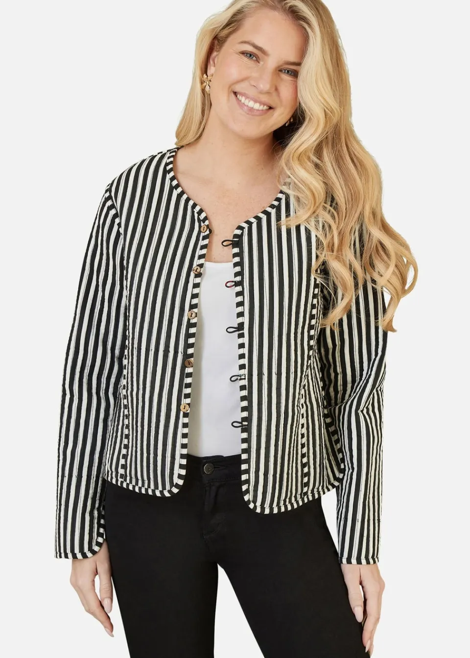 Coats & Jackets>Yumi Black Animal Print Reversible Cotton Cropped Quilted Jacket