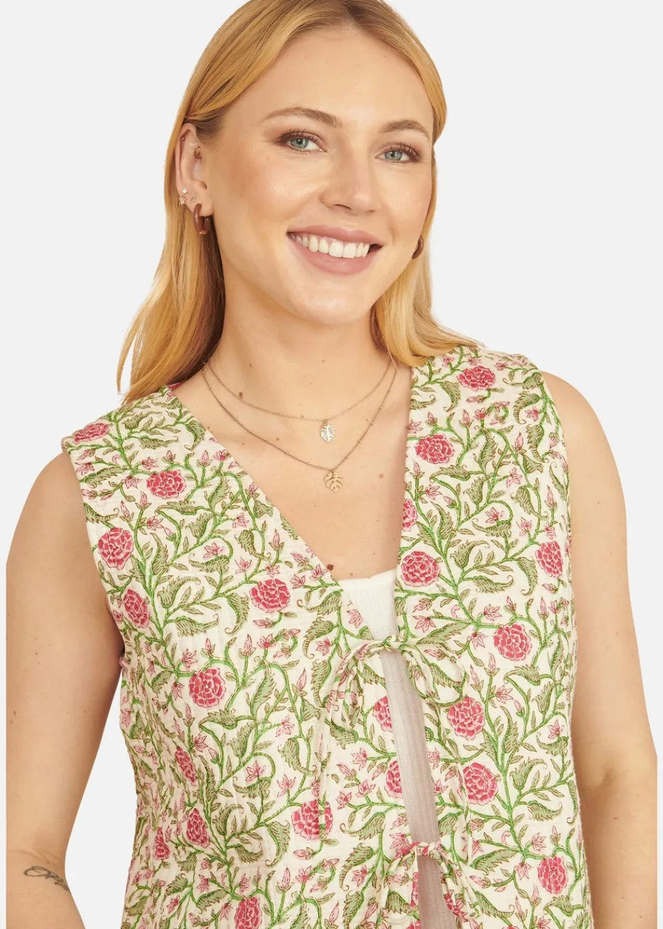 Coats & Jackets>Yumi White Floral Reversible Cotton Quilted Waistcoat