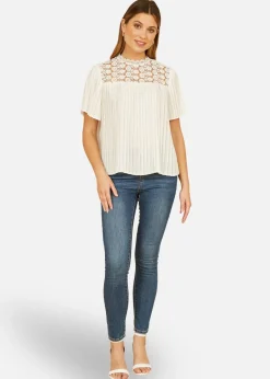 T-Shirts>Yumi White Lace Panel Pleated Short Sleeve Top