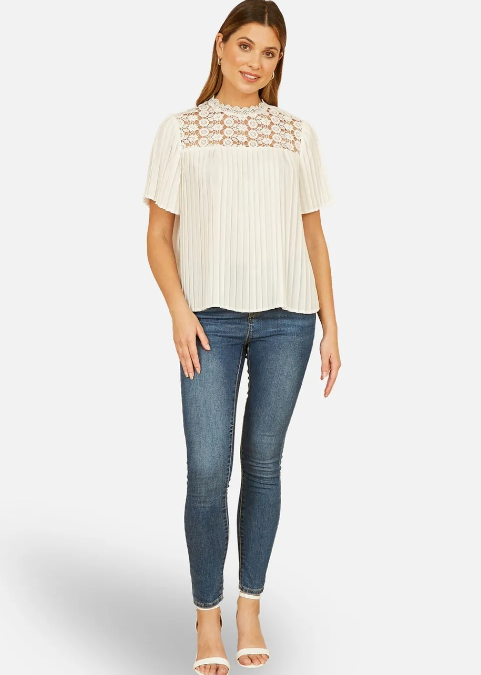 T-Shirts>Yumi White Lace Panel Pleated Short Sleeve Top