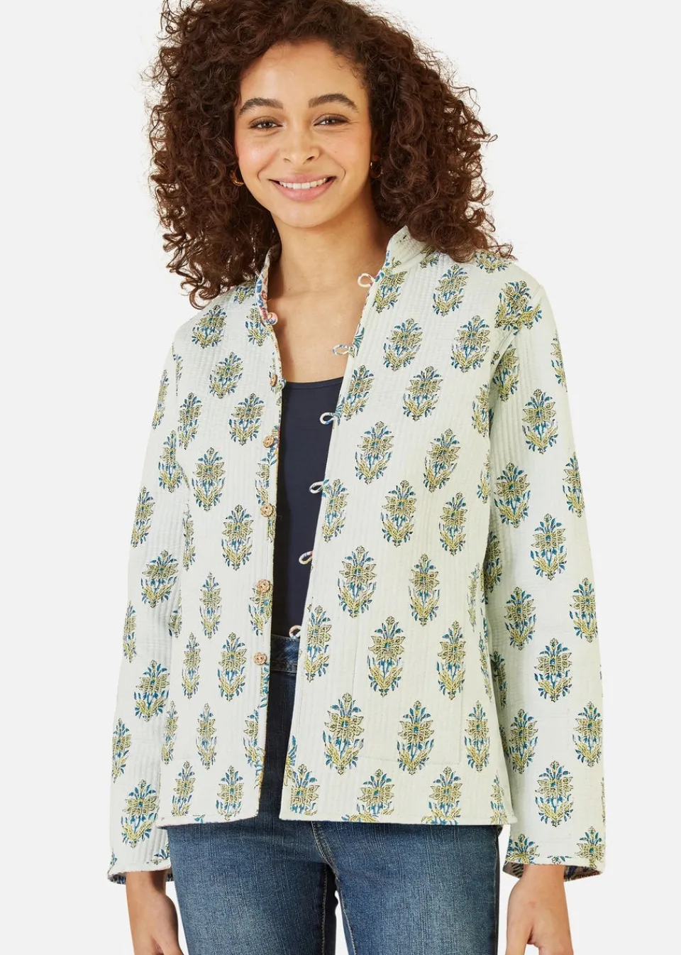 Coats & Jackets>Yumi White Leopard Print Reversible Cotton Cropped Quilted Jacket