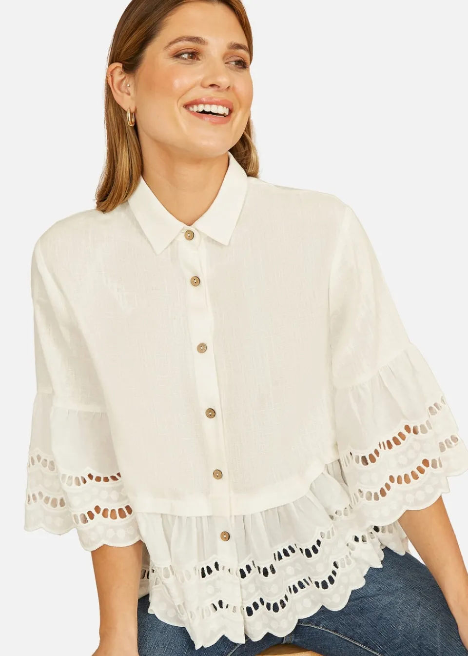 Tops>Yumi White Linen Relaxed Shirt With Scallop Trims